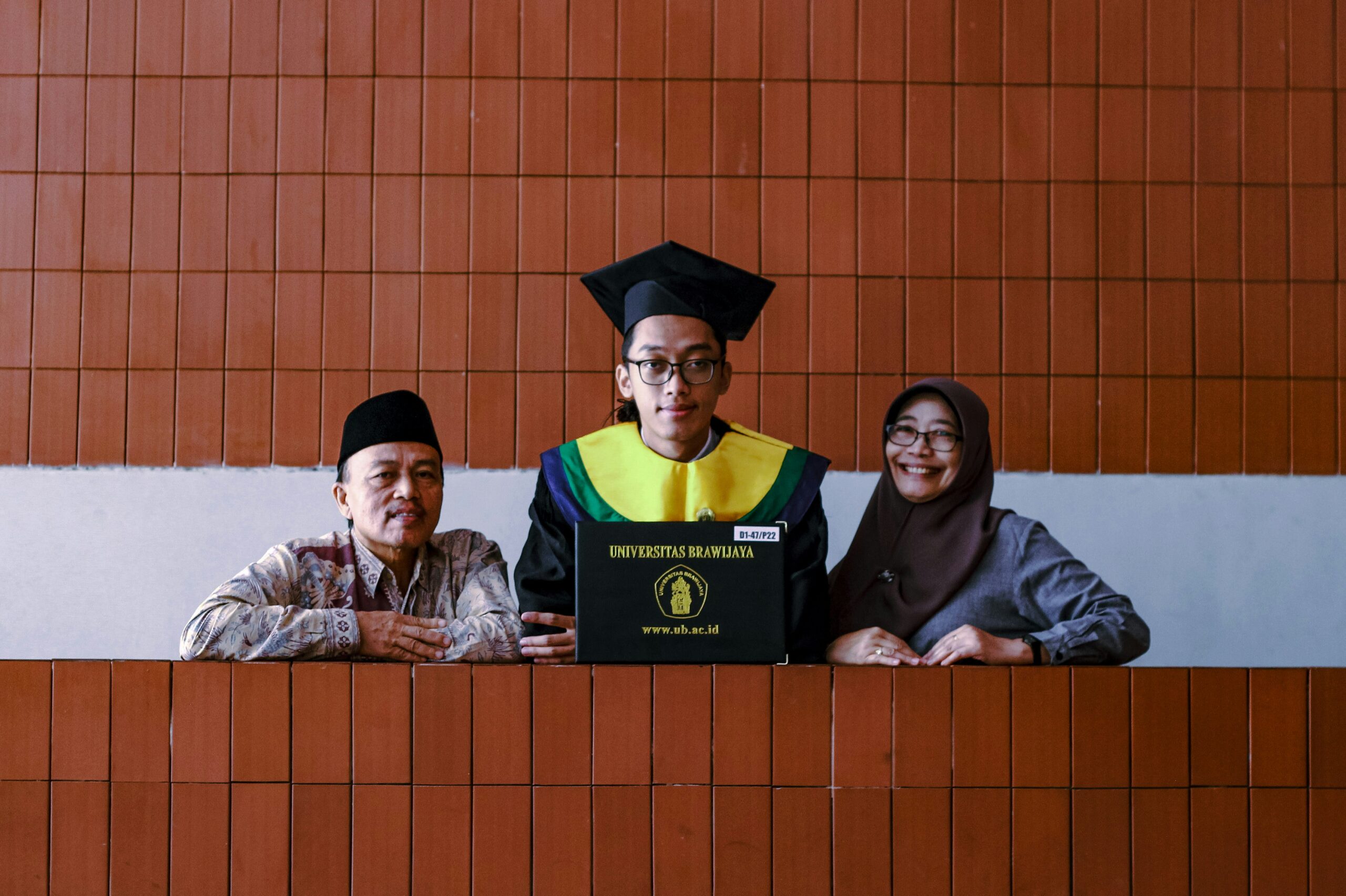 Scholarship Universe: Your Complete Guide to Finding and Applying for Scholarships Online 48 Scholarship Universe